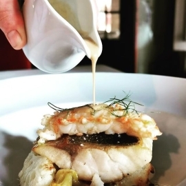 Lubina, cigala y erizo de mar. Nuevo plato de la carta HOOL con la firma Vítor Matos. Visítanos y déjate sorprender.